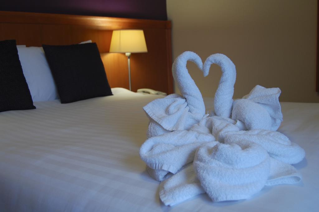 Leitrim Marina Hotel Carrick on Shannon Exteriör bild