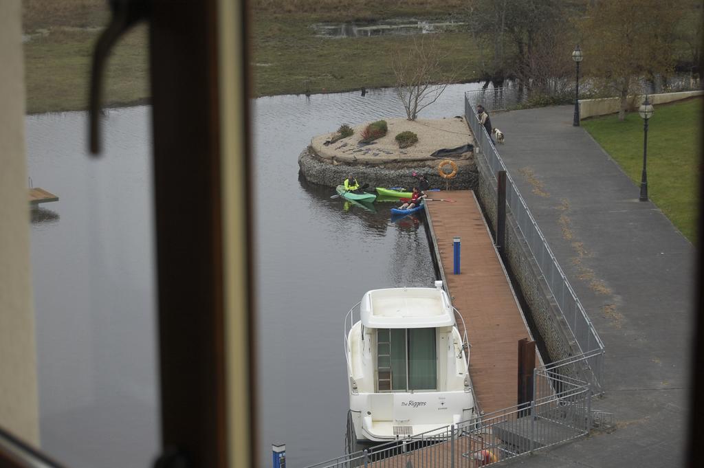 Leitrim Marina Hotel Carrick on Shannon Exteriör bild