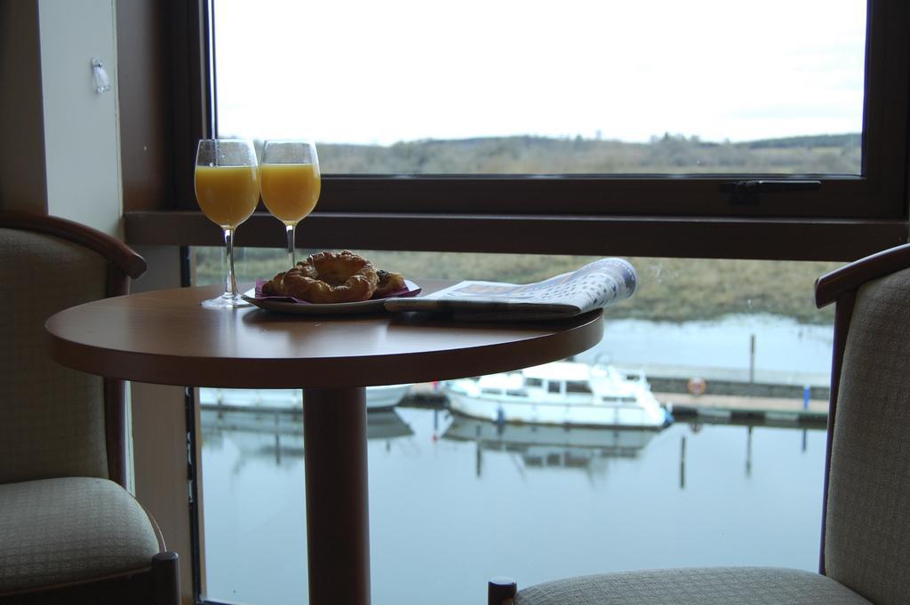 Leitrim Marina Hotel Carrick on Shannon Exteriör bild