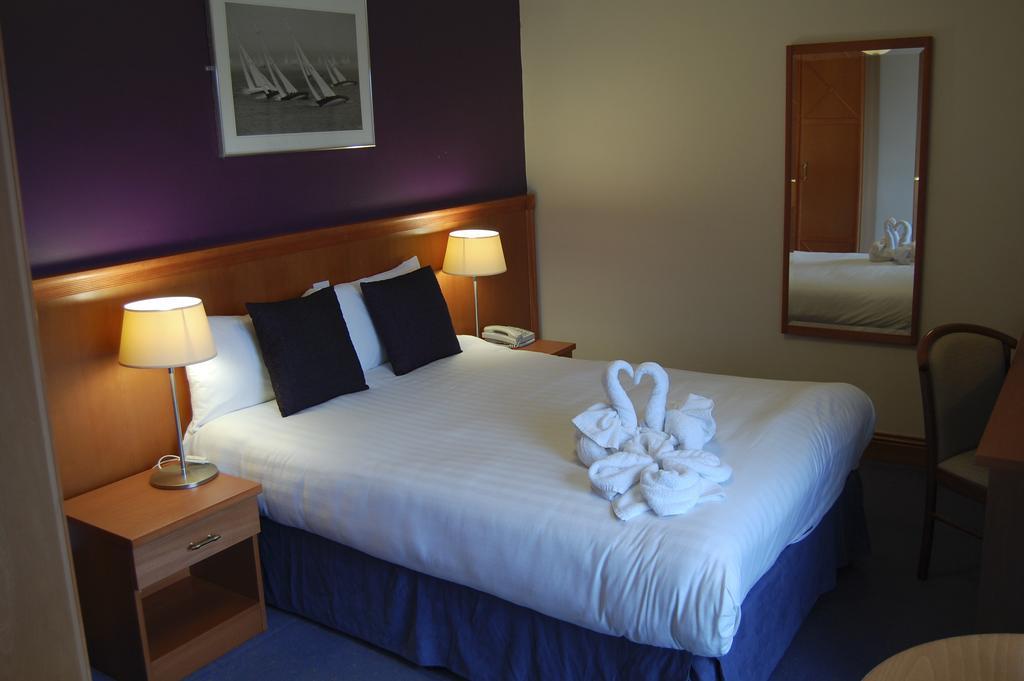Leitrim Marina Hotel Carrick on Shannon Exteriör bild