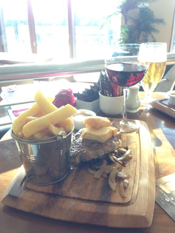 Leitrim Marina Hotel Carrick on Shannon Exteriör bild